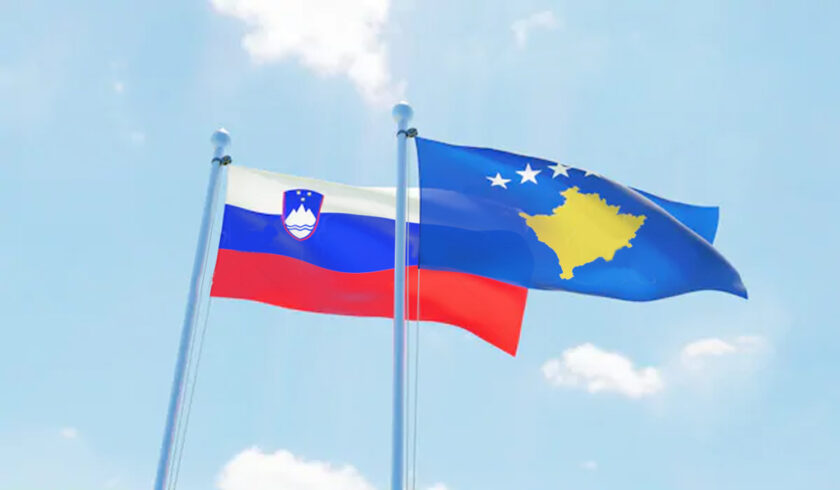 Kosovarëve iu hoqën targat e veturave në Slloveni, reagon Ambasada