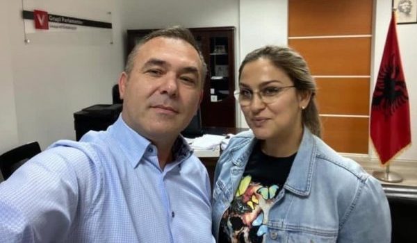 Shqipe Selimi e përkrahë protestën e OVL UÇK-së në Strasburg