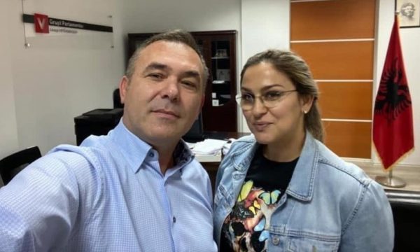 Shqipe Selimi e përkrahë protestën e OVL UÇK-së në Strasburg