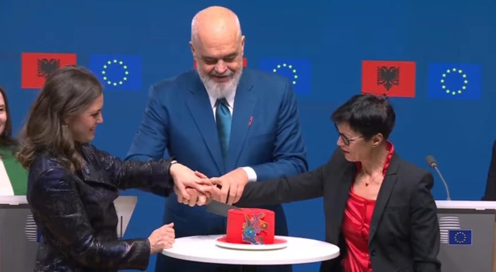 Hapja e të gjithë kapitujve negociues nga Shqipëria, Ahmeti: Arritje e jashtëzakonshme, bravo Edi