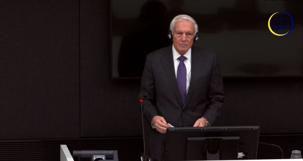 Gjenerali Wesley Clark fillon dëshminë në Hagë