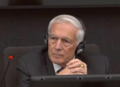 Clark do ta vazhdojë dëshminë të martën