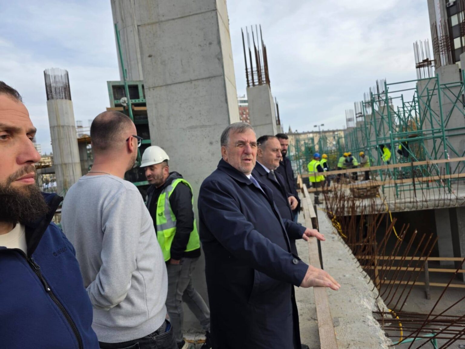 Tërnava mbikëqyr punimet për ndërtimin e Xhamisë Qendrore  Po ecin sipas planit