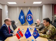 KFOR-i pret ambasadorin norvegjez, diskutojnë për sigurinë në Kosovë