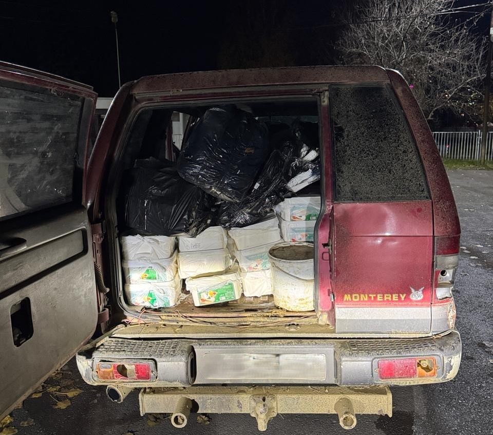 Doganat dhe Policia ndalojnë automjet kontrabande në Leposaviq, sekuestrohen 600 kg djathë dhe mallra të tjera