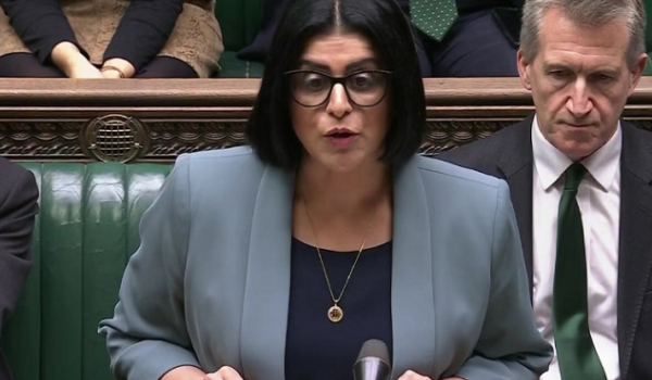 Mbretëria e Bashkuar do të dëbojë rreth 700 familje shqiptare, thotë ministrja e Brendshme