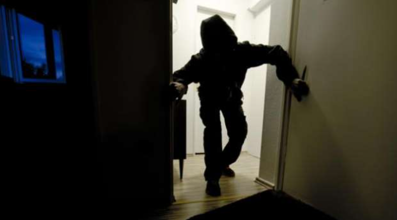 Hajnat vjedhin në një xhami në Viti  marrin kasafortat me para