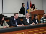 Ambasadori slloven Blaj dhe Lladrovci shpërndajnë certifikatat e trajnimit për sigurinë kibernetike