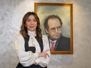 Hykmete Bajrami mirëpret Adelina Thaçin në LDK: Grua e fuqishme dhe profesioniste e jashtëzakonshme