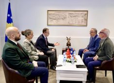 Bedri Hamza takon ambasadorin e Turqisë: Do angazhohemi për raporte të qëndrueshme me aleatët e Kosovës