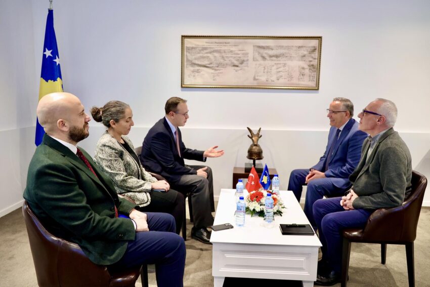 Bedri Hamza takon ambasadorin e Turqisë: Do angazhohemi për raporte të qëndrueshme me aleatët e Kosovës