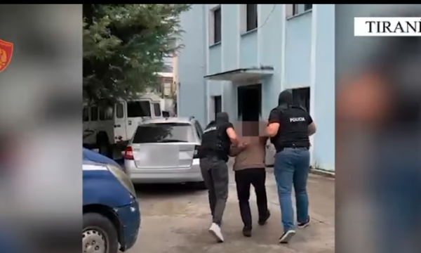 Policia e Shqipërisë arreston 43 vjeçarin nga Kosova  i gjenden rreth 24 kilogram drogë në veturë
