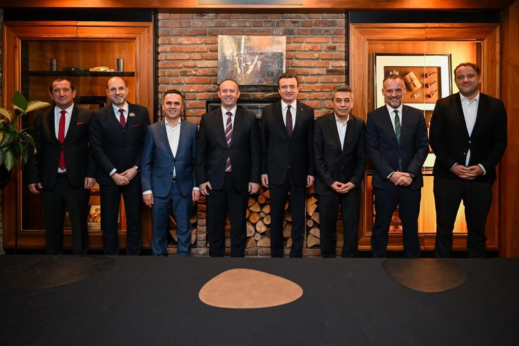 Kurti me vizitë në Manastir për nder të Ditës së Alfabetit Shqip