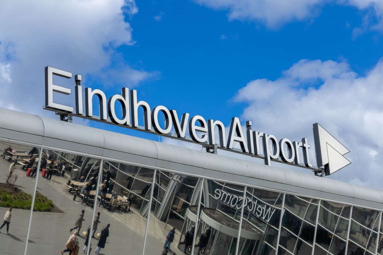 Holanda e mbyll aeroportin e Eindhovenit pas pamjeve të dronëve