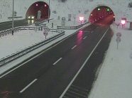 Nis qarkullimi në rrugët kryesore të Kroacisë pas reshjeve të dëborës