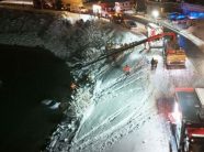 Shpëtohet babai me fëmijën, të zhytur në liqen, me makinë