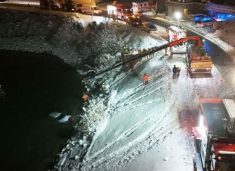 Shpëtohet babai me fëmijën, të zhytur në liqen, me makinë