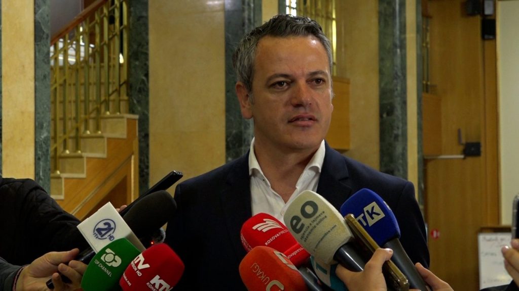 “Refuzova pazarin politik për votat serbe” – Arben Gashi tregon presionet ndërkombëtare gjatë formimit të Ushtrisë së Kosovës