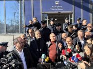 “Me 28 dhjetori le ta mbajnë këta festën”, punëtorët e “Trafikut Urban” i bëjnë thirrje Kurtit e Muratit: Dilni edhe takona