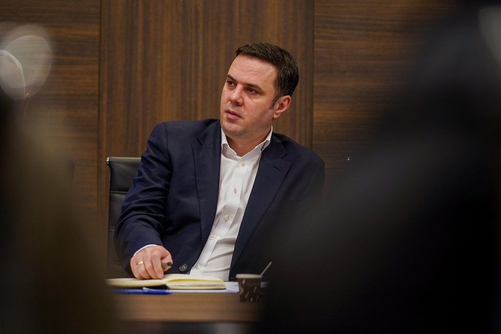 Bllokada në Prishtinë, Abdixhiku: Pengmarrja e kryeqytetit, akti më i rëndë i Albin Kurtit