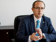 Kurti në Vatikan s’e njoftoi ambasadorin, Hoti: Këtij përbuzësi të shtetit duhet dhënë përgjigja më 28 dhjetor