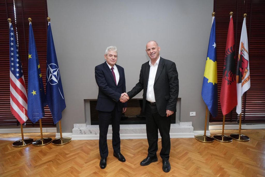 Lladrovci falënderon Ali Ahmetin “për përgëzimet që i fitova zgjedhjet në Drenas”