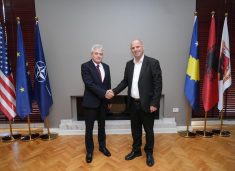 Lladrovci falënderon Ali Ahmetin “për përgëzimet që i fitova zgjedhjet në Drenas”