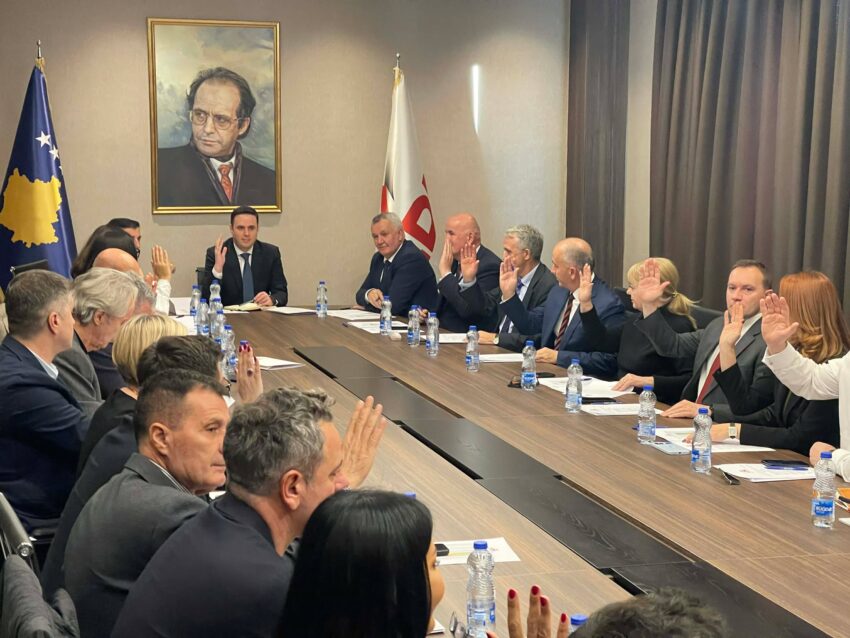 Kandidati për kryeministër  LDK nis mbledhjen e kryesisë