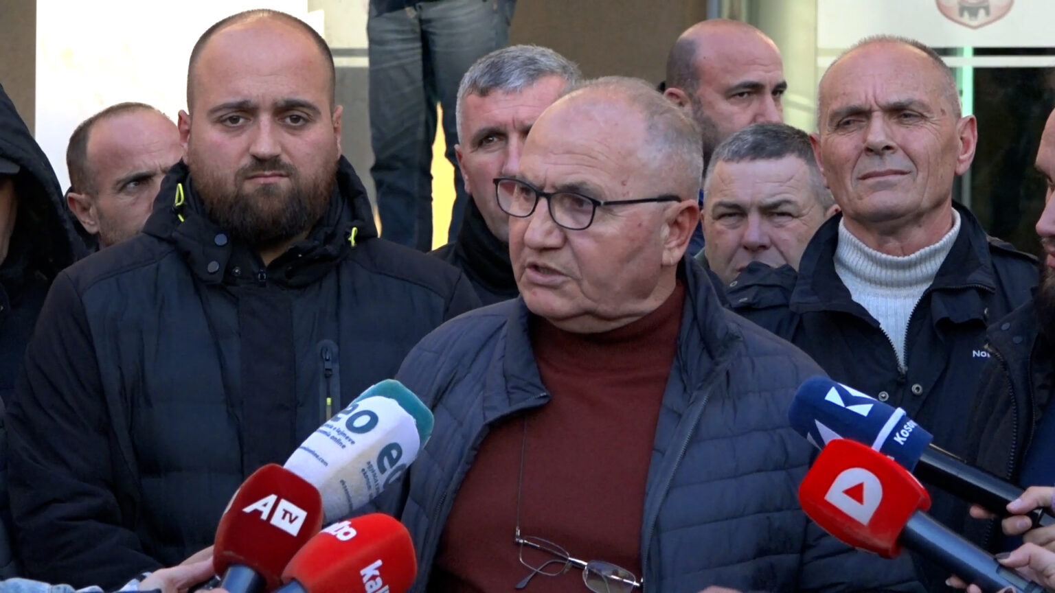 Punëtorët e  Trafikut Urban  dhe operatorët privatë nuk arrijnë marrëveshje me Muratin