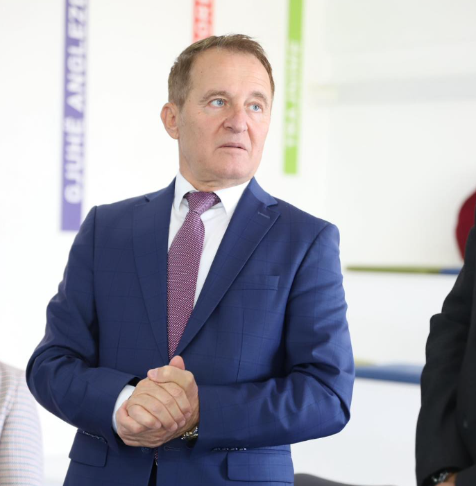 Vushtrria pa fonde   shkyçet ndriçimi publik  reagon Ferit Idrizi