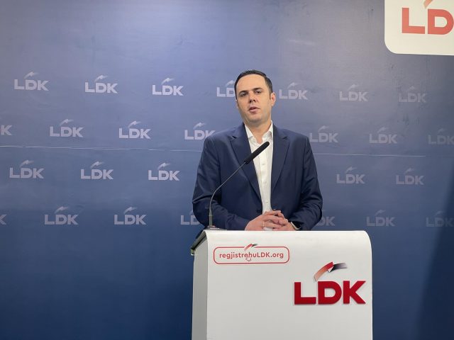 Jam gati    Abdixhiku i lumtur pasi u nominua për kryeministër  falënderon kolegët