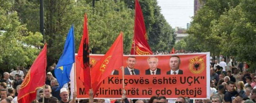 Studentët në Gjakovë protestojnë në përkrahje të çlirimtarëve