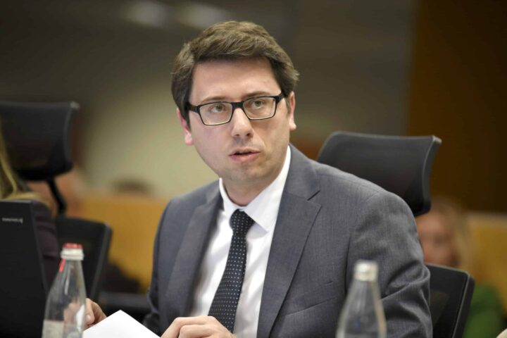 Kurti mbrëmë njoftoi se sot paguhen shtesat për fëmijë, Murati sot: Janë ekzekutuar tashmë