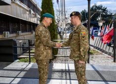 Komandanti i KFOR-it mirëpret Shefin e Shtabit të Ushtrisë Kombëtare të Moldavisë në Prishtinë