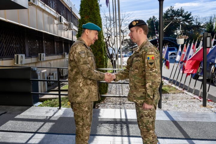 Komandanti i KFOR-it mirëpret Shefin e Shtabit të Ushtrisë Kombëtare të Moldavisë në Prishtinë