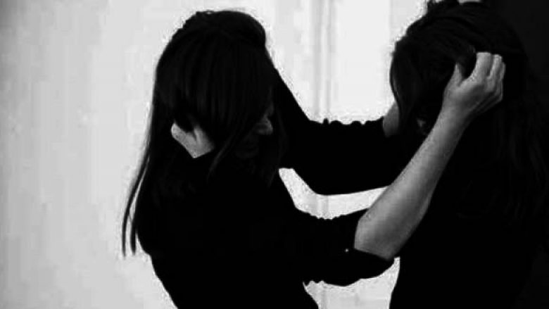 Arrestohen tri të mitura pas përleshjes në Stacionin e Autobusëve në Drenas (VIDEO)