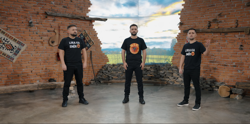 Nipat e Sefë Mleqanit me këngë për ish-krerët e UÇK-së në Hagë