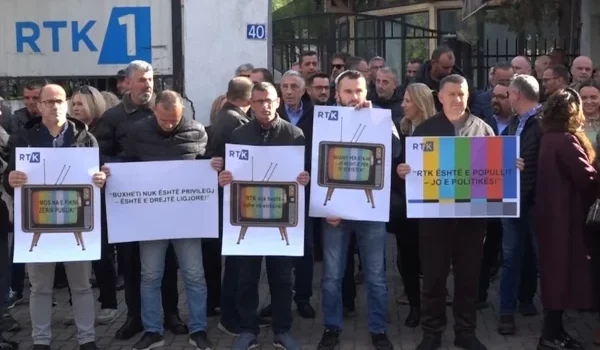Punëtorët e RTK-së vazhdojnë grevën dyorëshe