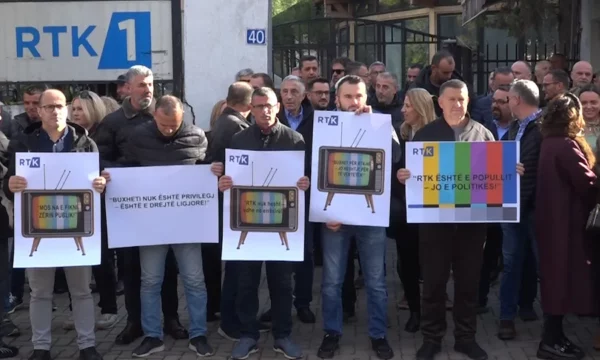 Punëtorët e RTK-së vazhdojnë grevën dyorëshe