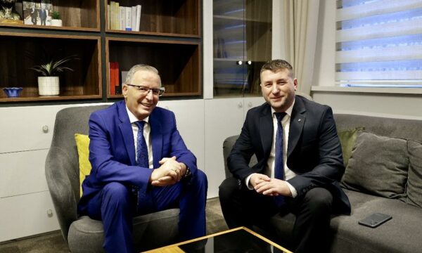 Gëzim Qerimi i bashkohet PDK-së, Hamza: Ai ka mbi 17 vjet përvojë në mësimdhënie universitare