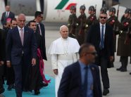 Papa Leo mbërrin në Turqi në udhëtimin e parë jashtë vendit