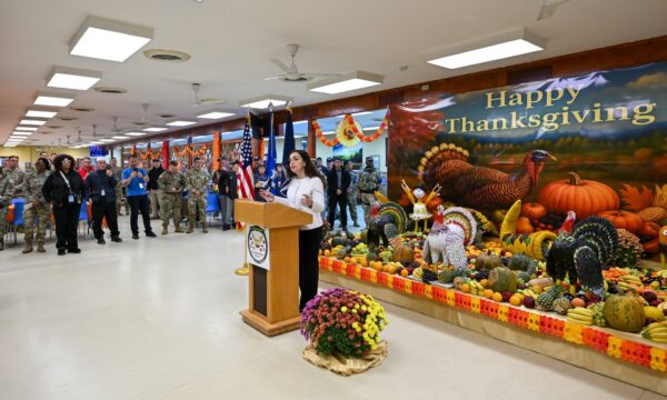 Osmani në Bondsteel, uron ushtarët amerikanë për Ditën e Falënderimeve: Kanë qenë pranë Kosovës në ditët më të vështira