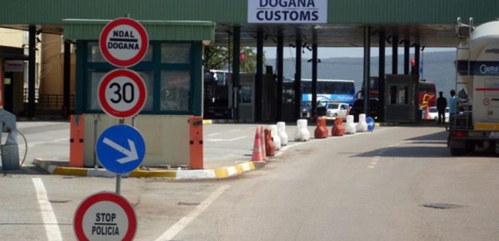 Shqiptarët e Kosovës zgjedhin të festojnë 28 Nëntorin në Shqipëri, shtohet fluksi në pikën kufitare të Morinës