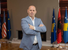 Lladrovci: Pozat atdhetare të disa krerëve të shtetit janë artificiale