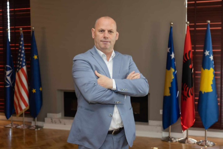 Lladrovci: Pozat atdhetare të disa krerëve të shtetit janë artificiale