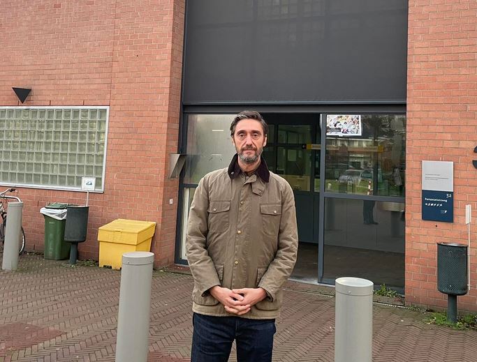 Uran Ismaili feston 28 Nëntorin bashkë me Kadri Veselin në Hagë