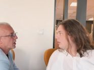 Emocionon Halil Kastrati- këndon me djalin e tij autik