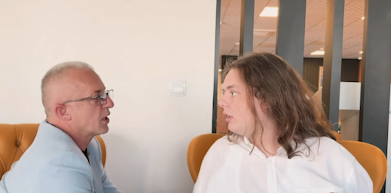 Emocionon Halil Kastrati- këndon me djalin e tij autik