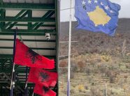 28 Nëntori: Rreth 20 mijë qytetarë nga Kosova shkuan në Shqipëri gjatë 24 orëve të fundit