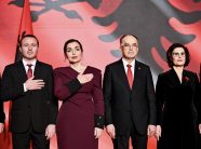 Presidentja Osmani për darkën e pavarësisë: Begaj na mblodhi sonte nën flamurin kuq e zi